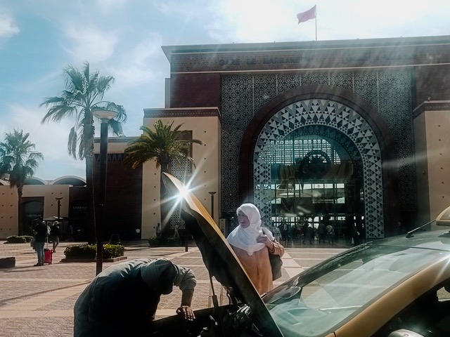 Motor stop, Marrakech. Photo © Karethe Linaae